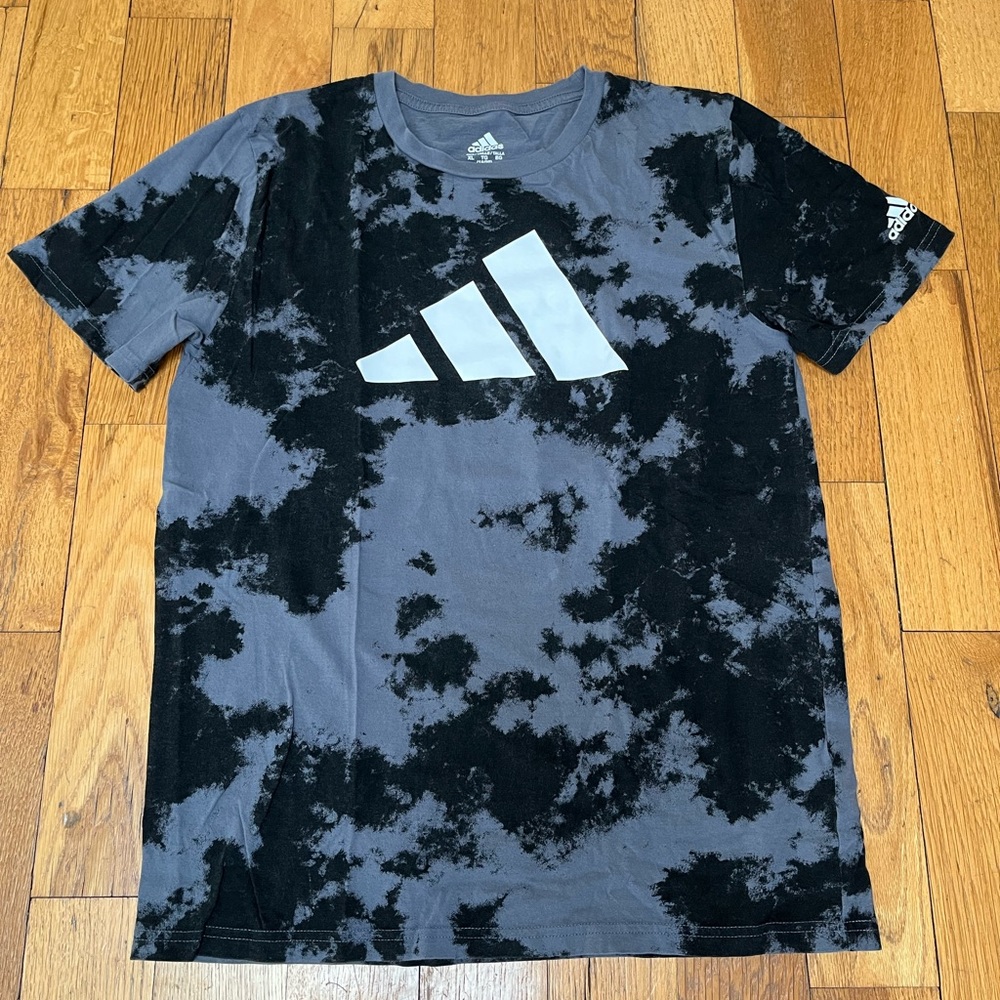 Adidas Boys bleach dye tshirt- size XL.